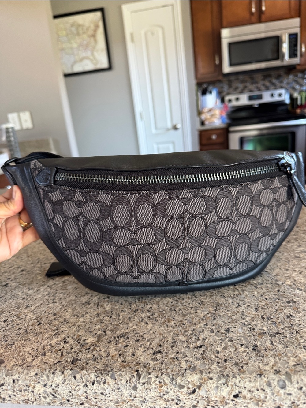 ❤️😎Coach Brown/Black Signature Canvas Belt Bag unisex like new